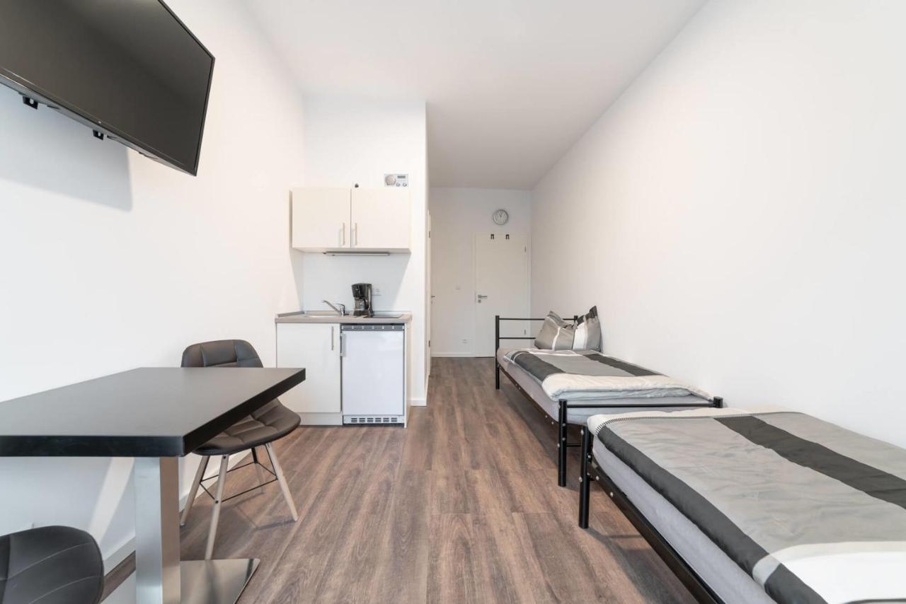 Monteurzimmer Berlin Pankow Mit Dachterrasse - Nur 10 Min. Von Der A10 - 3 Zimmer/ 7 Betten Zewnętrze zdjęcie