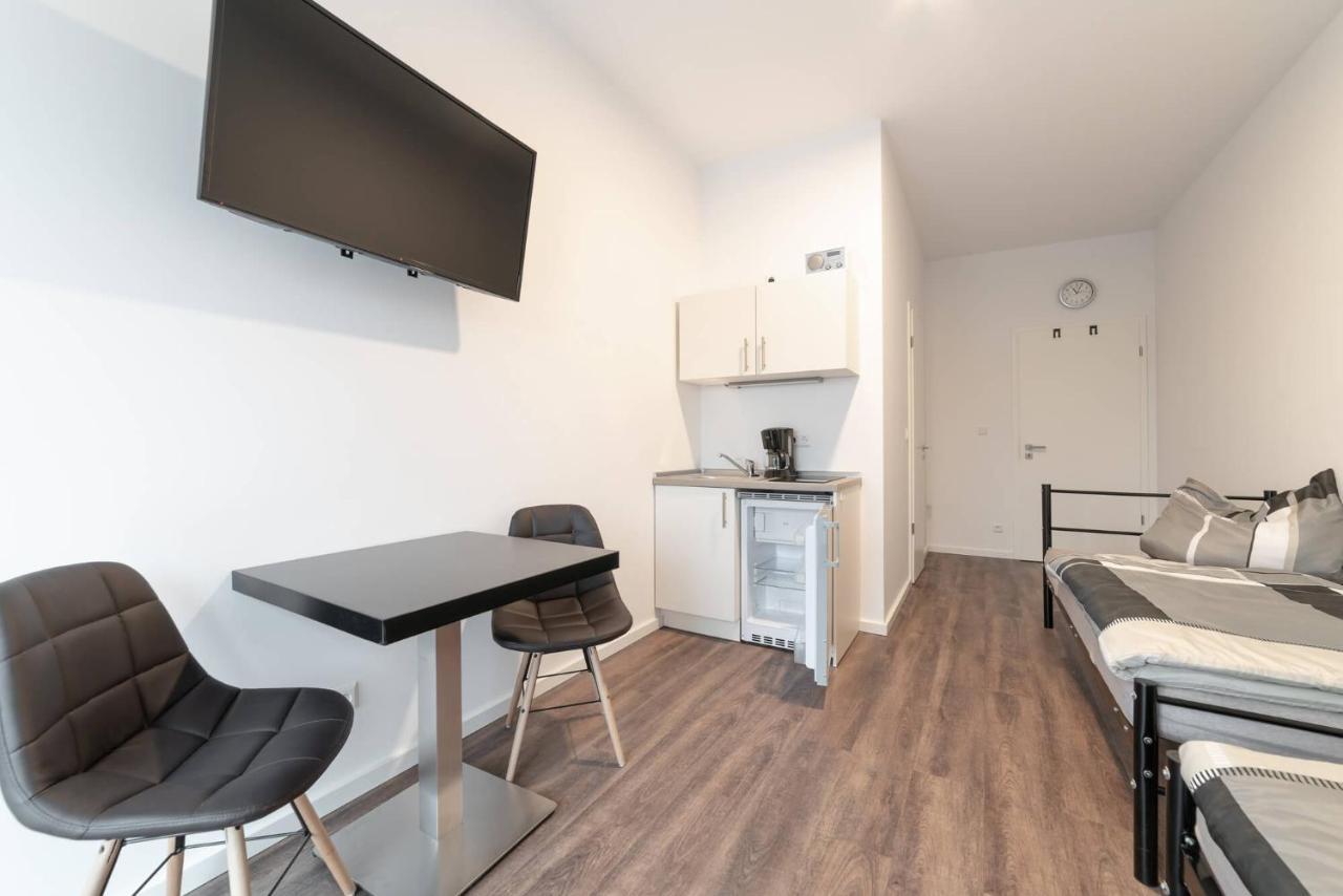 Monteurzimmer Berlin Pankow Mit Dachterrasse - Nur 10 Min. Von Der A10 - 3 Zimmer/ 7 Betten Zewnętrze zdjęcie